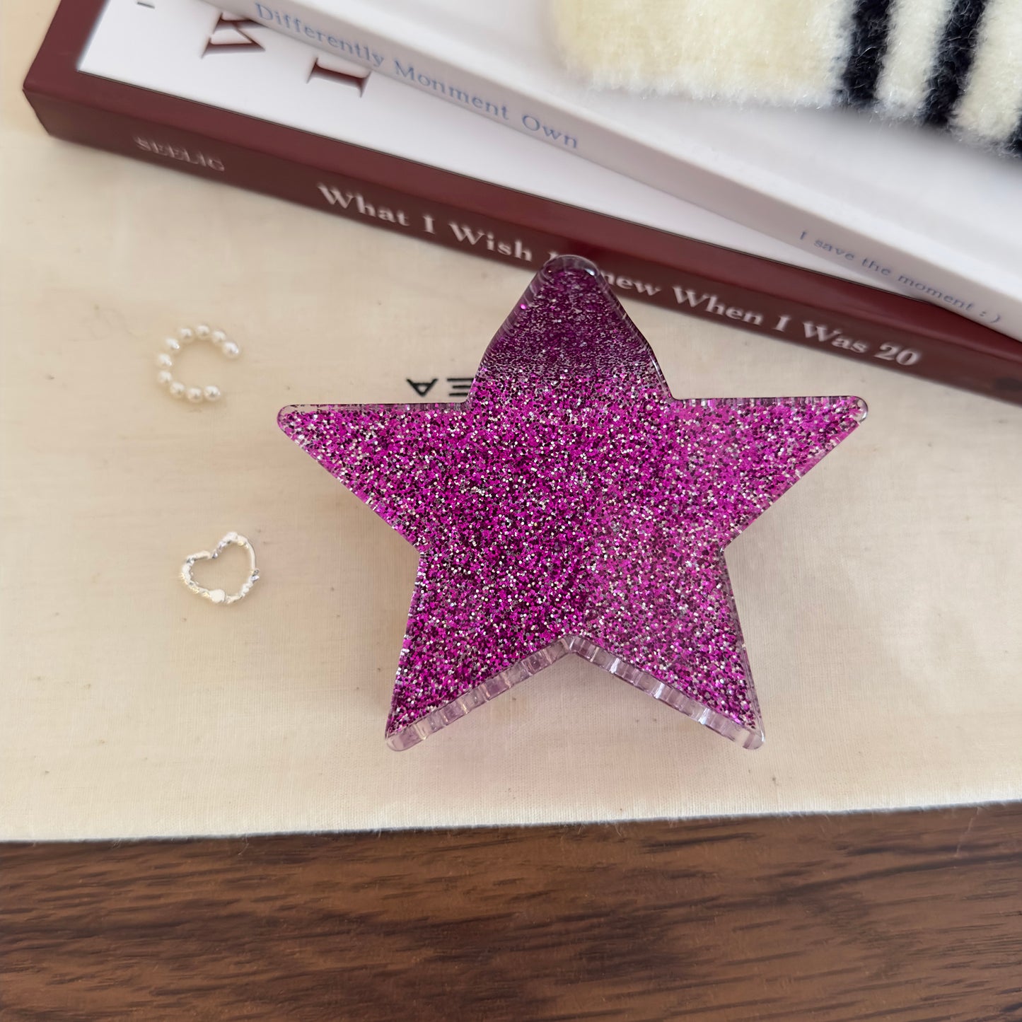 Y2K Star-Shaped Hair Claw Clip – Sweet & Bold